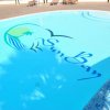 Piscina con logo 